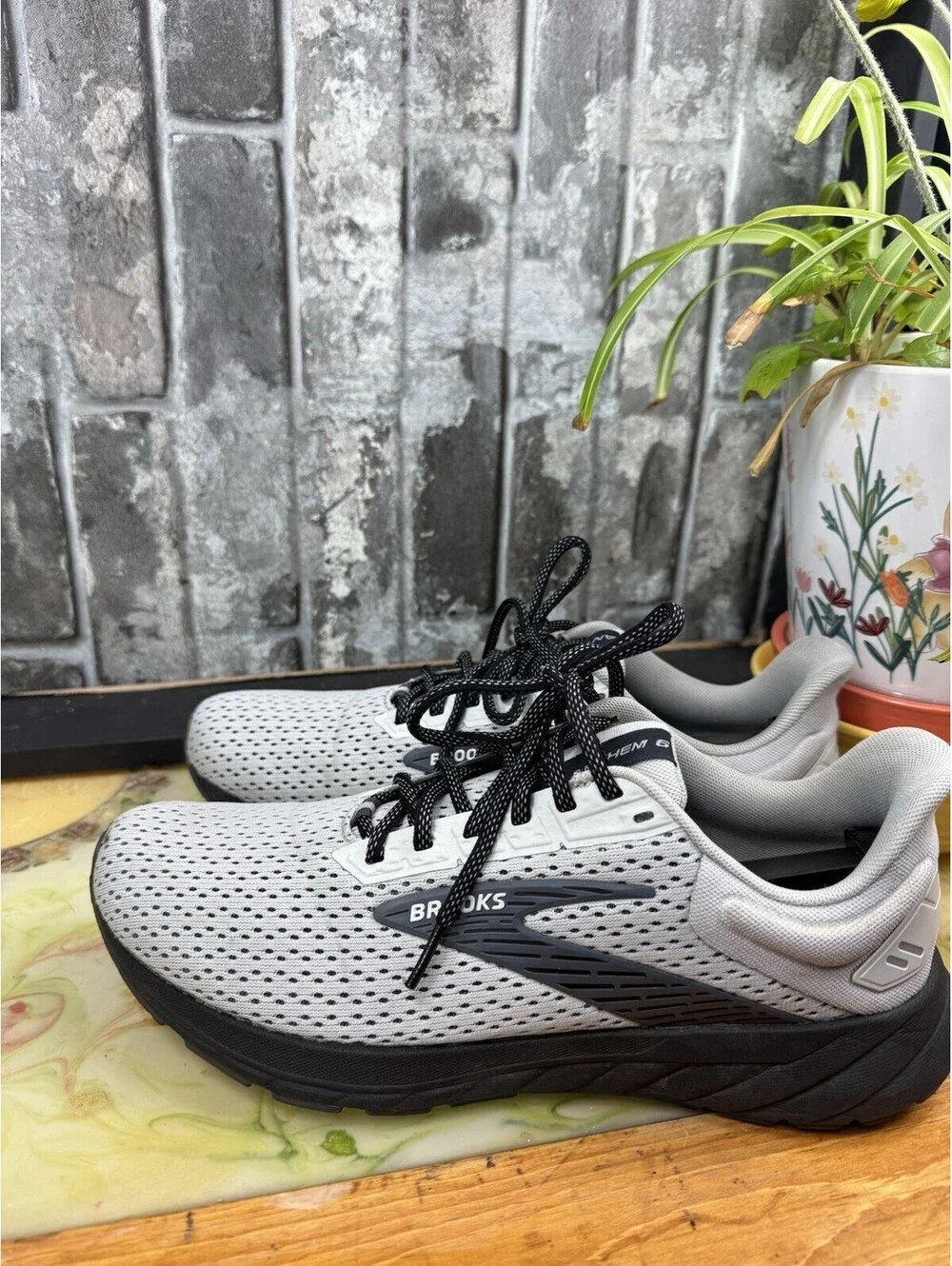 Brooks Anthem 6 Grey/Blackened Pearl Low Top Lace-Up Men's Sneaker Mesh
